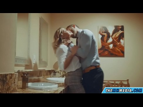❤️ Όταν μια πλούσια ξανθιά σε αποπλανεί σε μια δημόσια τουαλέτα ️  στο el.xxxshake.ru ️